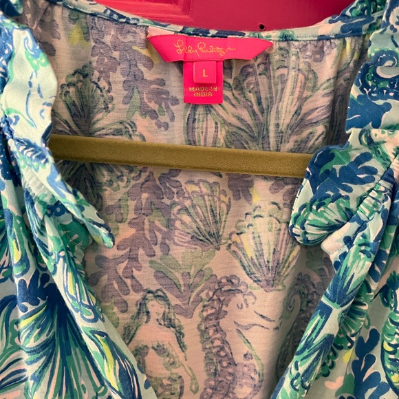 Beautiful Lilly Pulitzer dress perfect for running around going out😊 - Picture 2 of 5